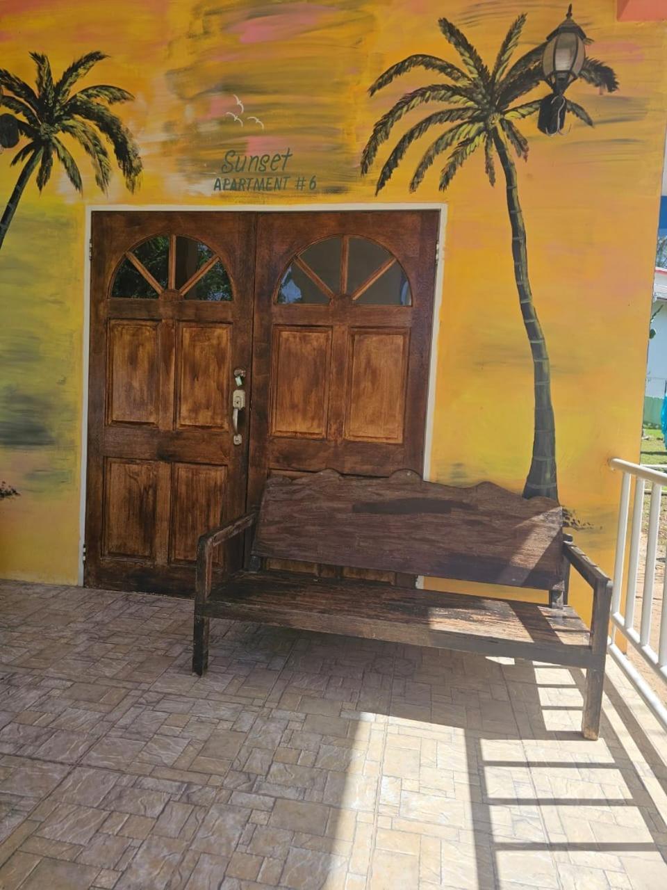Fish Tobago Guesthouse Or Joy And Brandon Guesthouse Buccoo Habitación foto