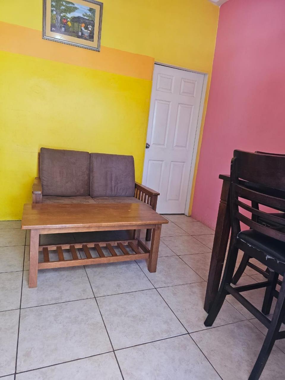 Fish Tobago Guesthouse Or Joy And Brandon Guesthouse Buccoo Habitación foto