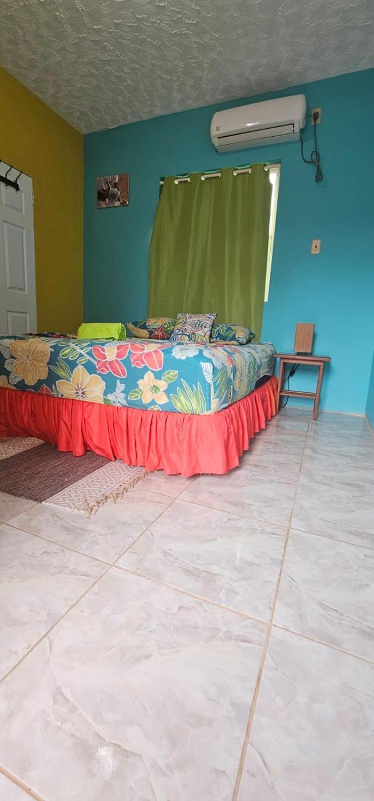 Fish Tobago Guesthouse Or Joy And Brandon Guesthouse Buccoo Habitación foto