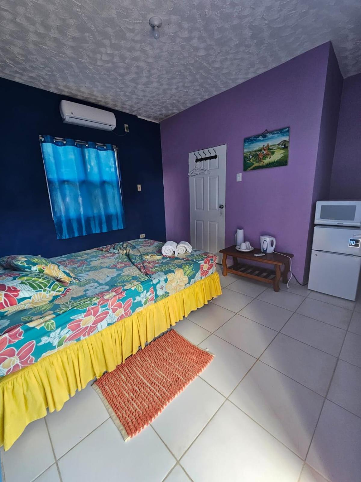 Fish Tobago Guesthouse Or Joy And Brandon Guesthouse Buccoo Habitación foto
